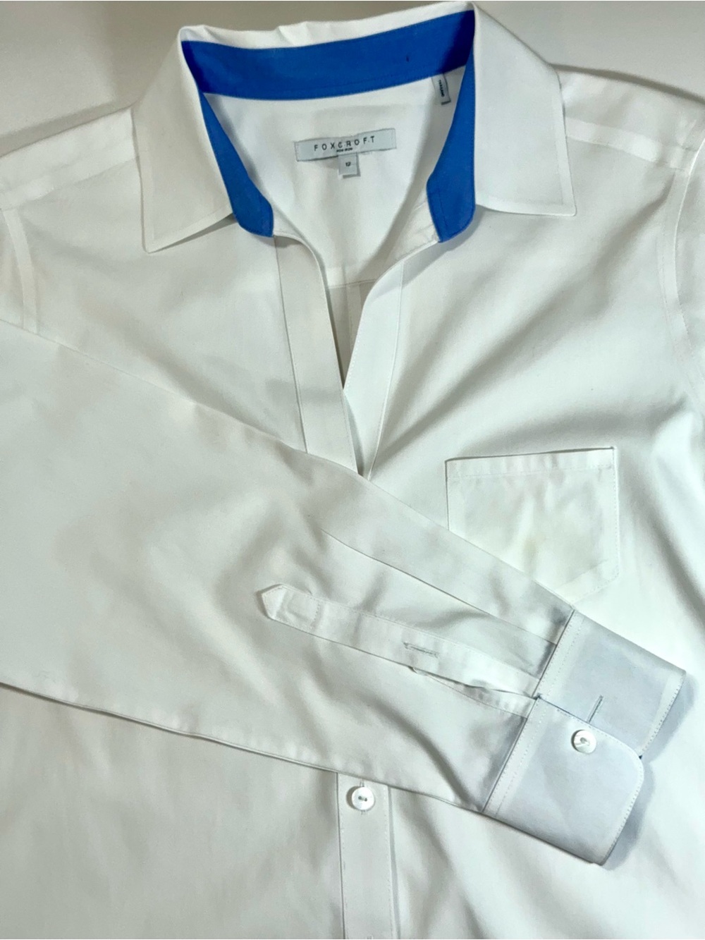 Foxcroft 100% Cotton Button Down Shirt Women’s Size 12 White Non Iron Blue Trim.